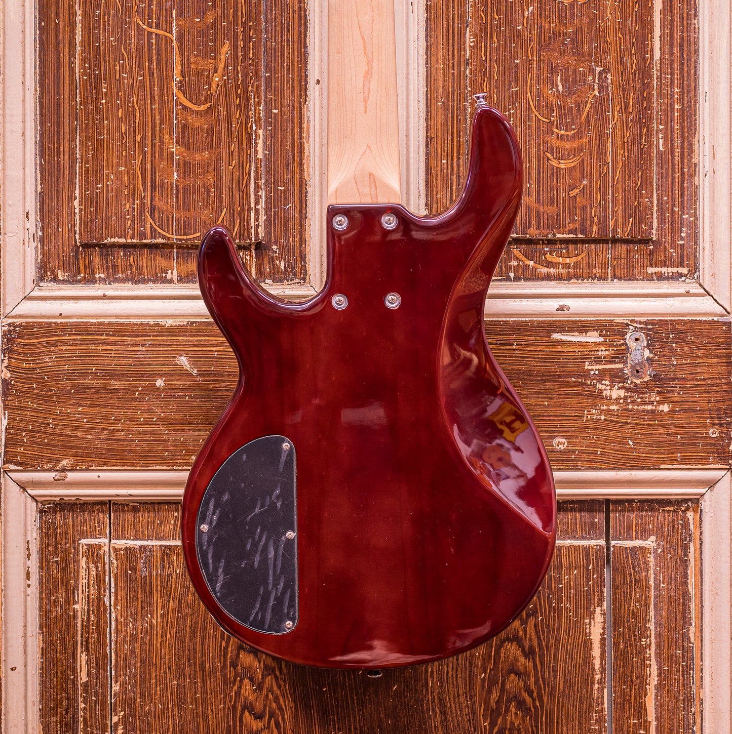 Vintage V96 Reissued 5-String Flamed TS basgitaar (actief)