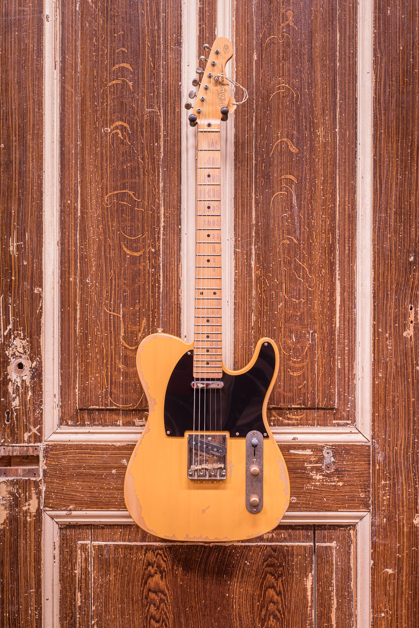 Vintage V52MRBS V52 Icon Distressed Butterscotch elektrische gitaar