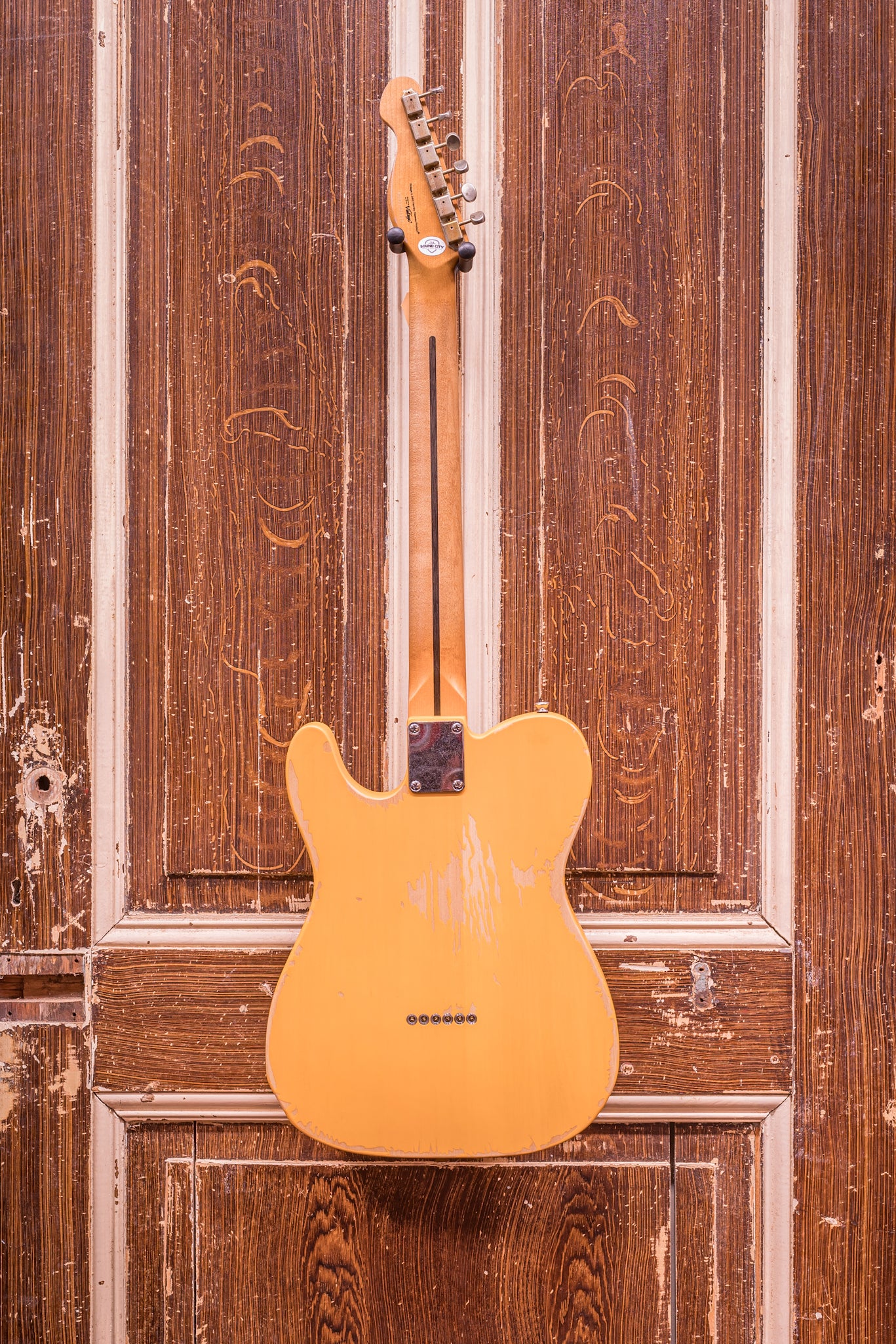 Vintage V52MRBS V52 Icon Distressed Butterscotch elektrische gitaar