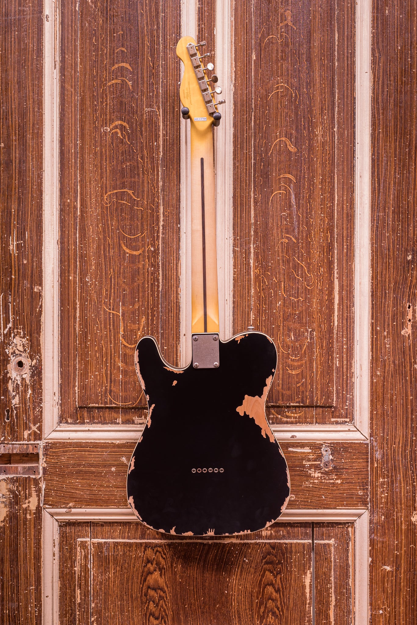 Vintage V59 Icon Distressed Black elektrische gitaar