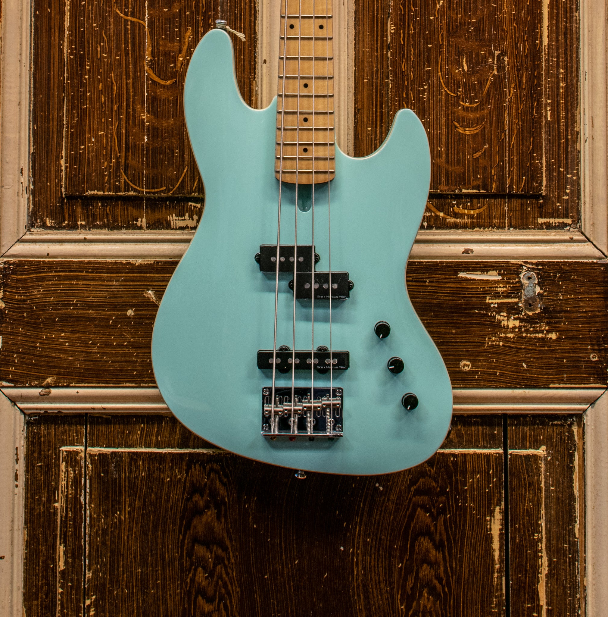 Sire Basses U5 A4/MT Short Scale Basgitaar