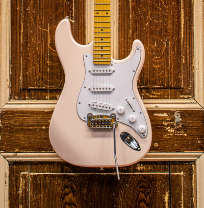 G&L Standard Stratocaster White/Seafoam Pink Elektrische Gitaar