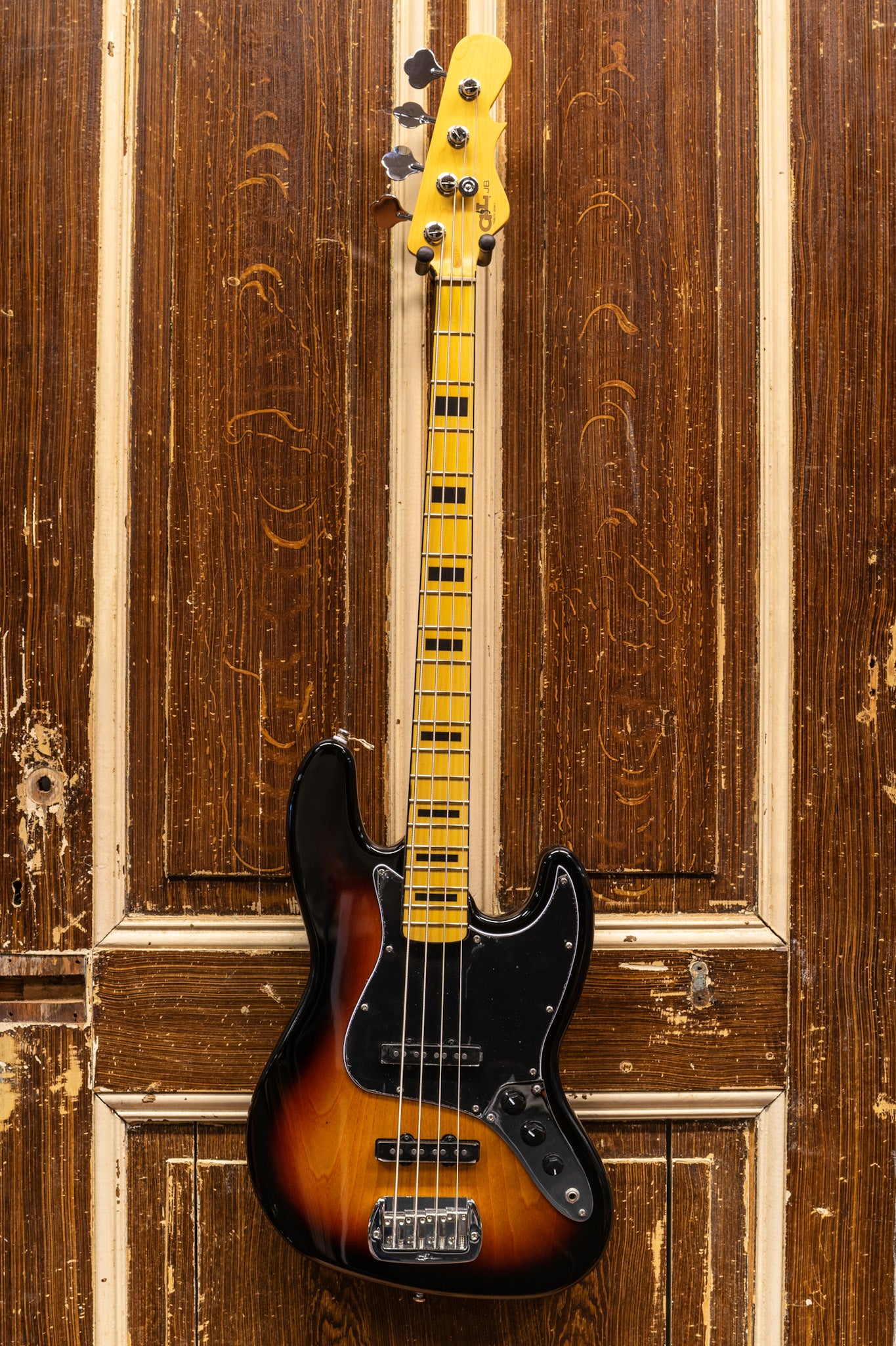 G&L Tribute JB 3 Tone Sunburst Basgitaar