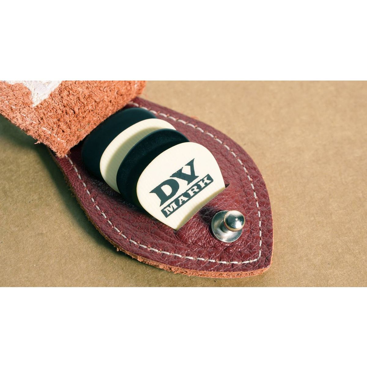 DV Mark DV Picks Holder Bordeaux - DVA134067