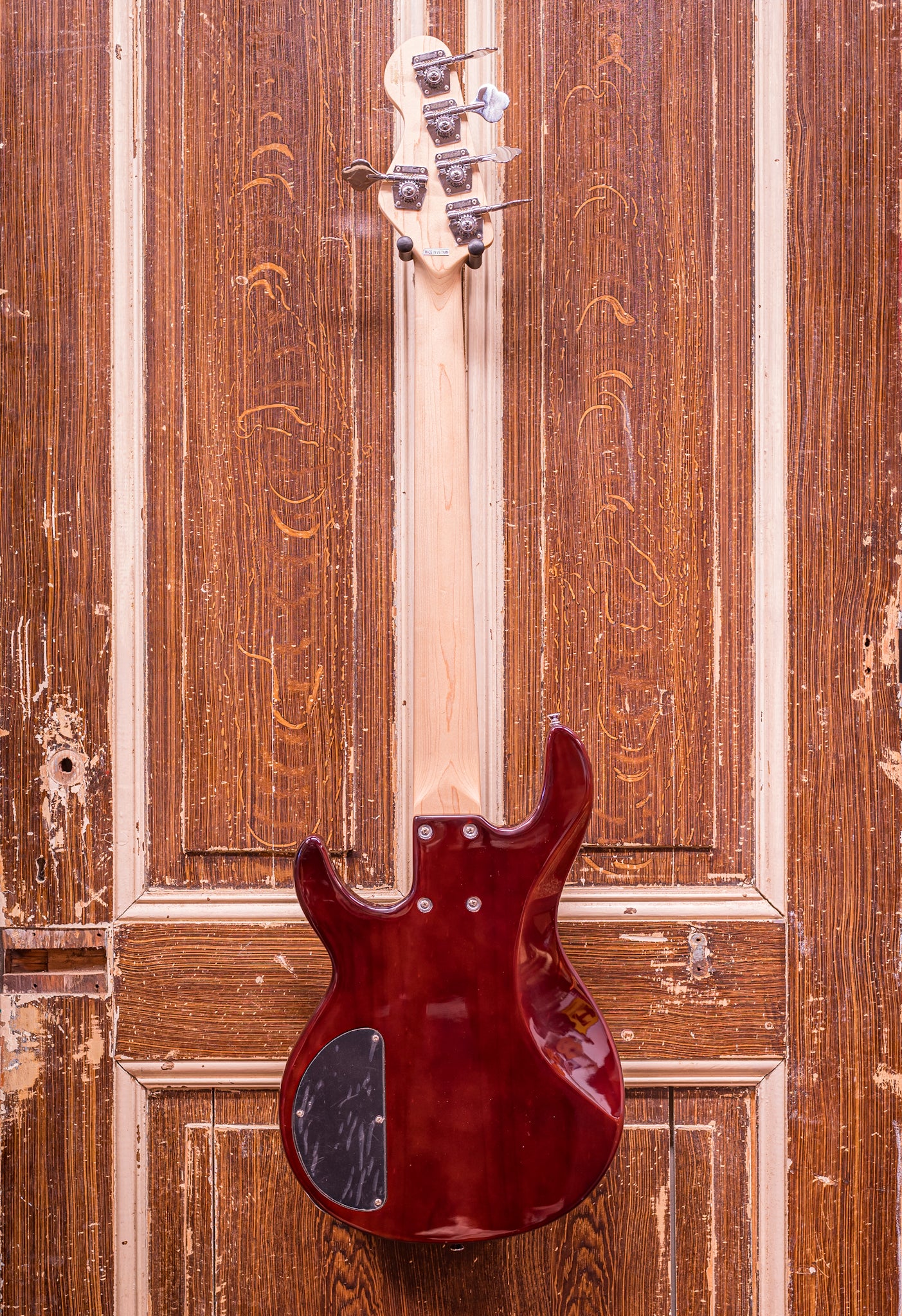 Vintage V96 Reissued 5-String Flamed TS basgitaar (actief)