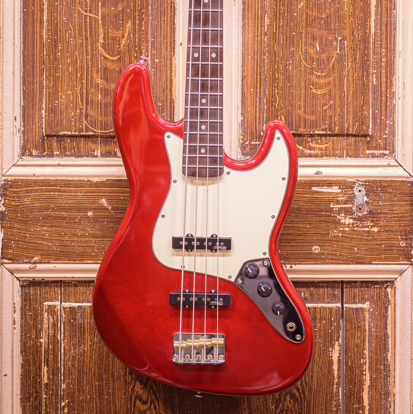 Vintage VJ74 Reissued Candy Apple Red Basgitaar