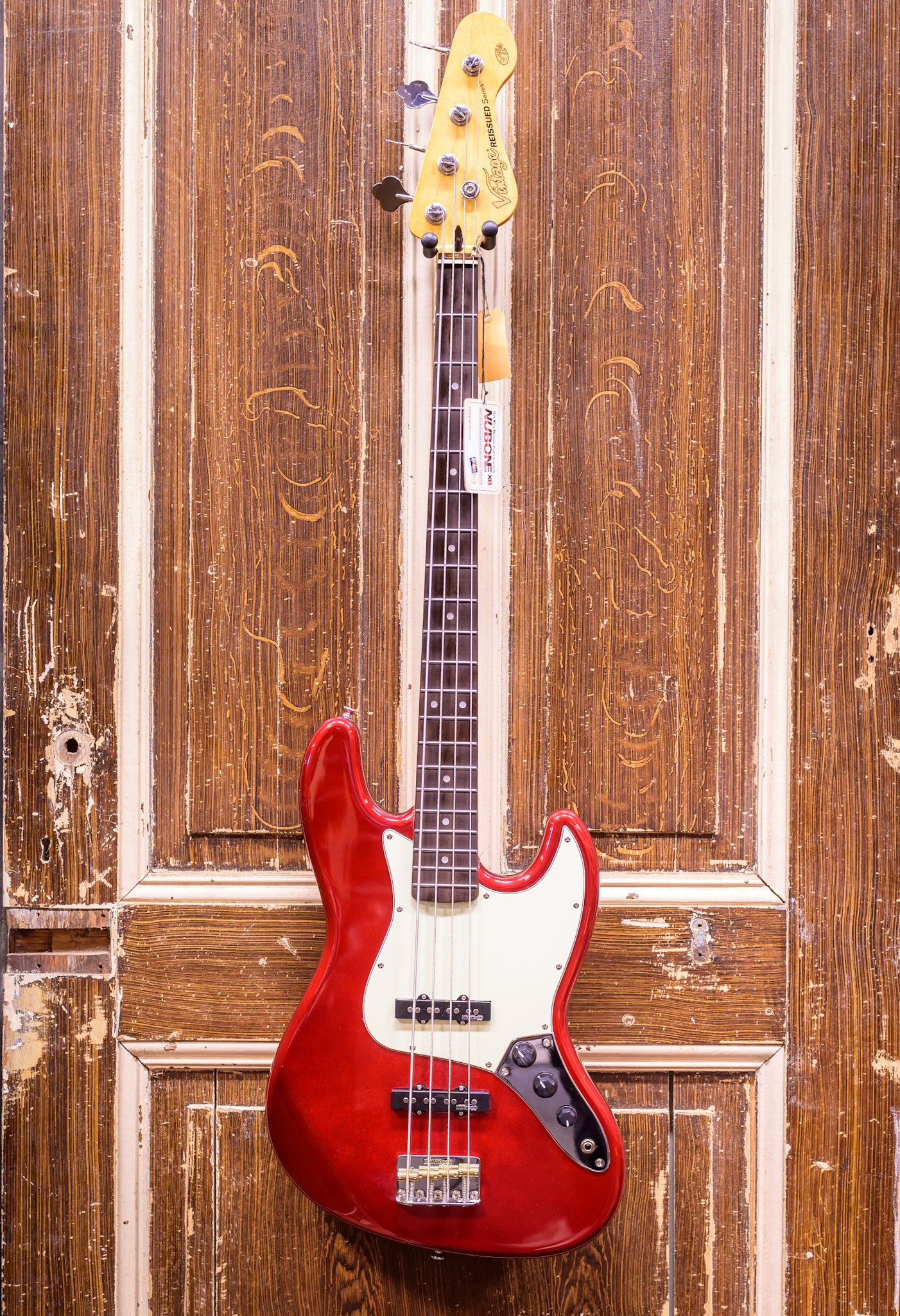 Vintage VJ74 Reissued Candy Apple Red Basgitaar